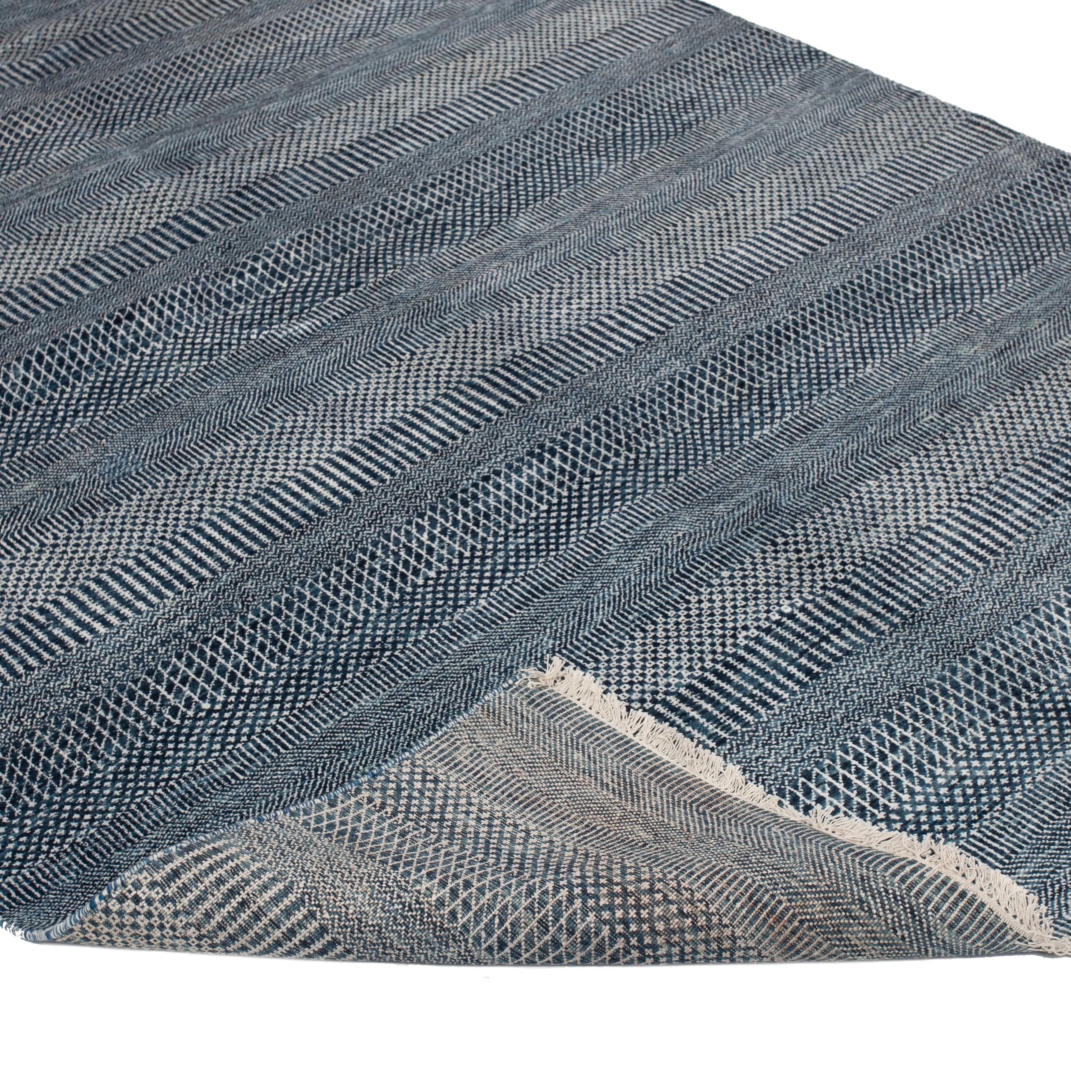 Grey Modern Wool Silk Blend Rug - 6' x 9'2"