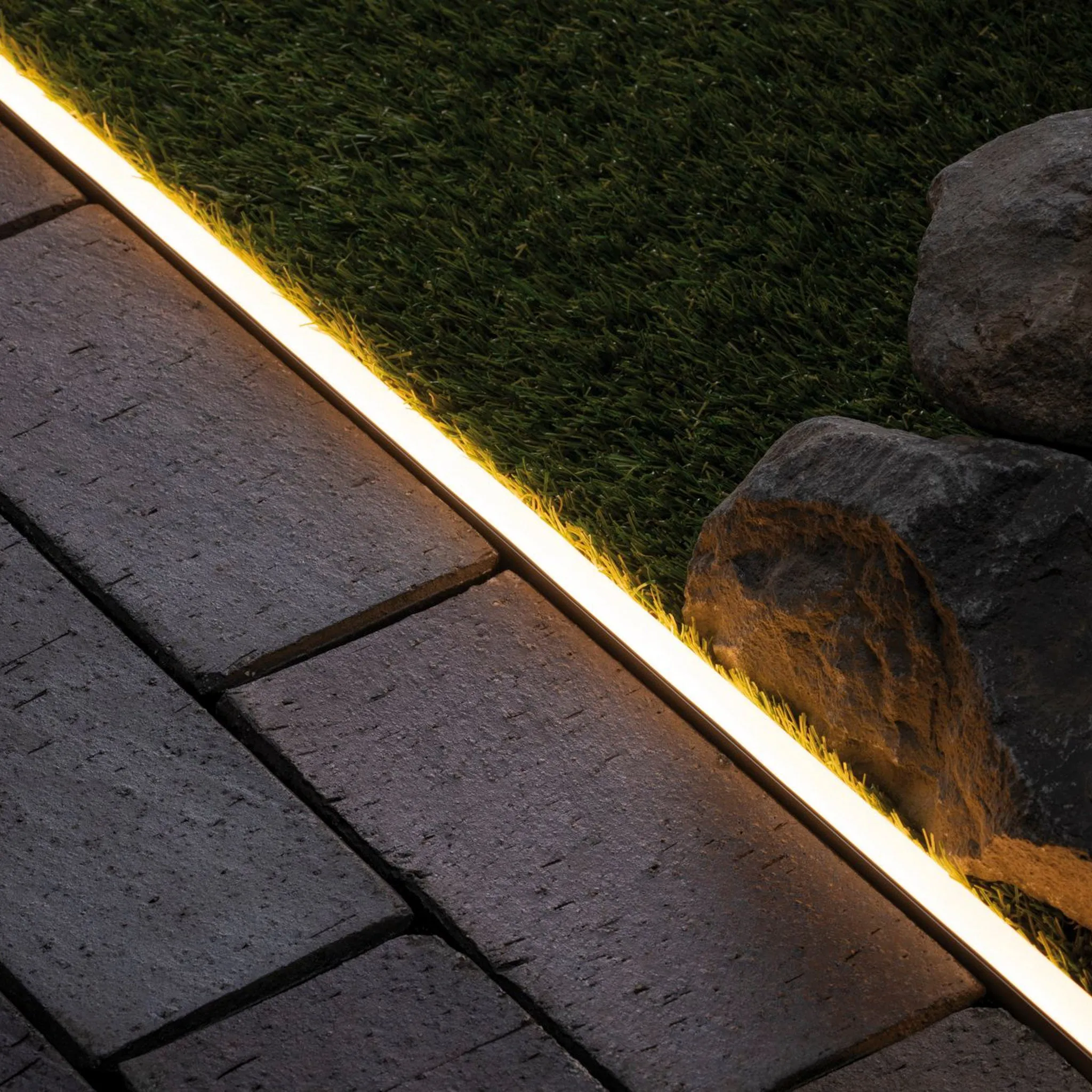 Plug & Shine Outdoor 12W LED 2m Smooth Strip in Warm White