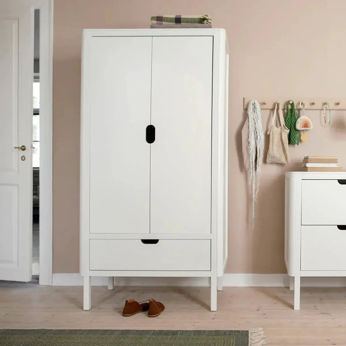 Sebra Wardrobe - double door - classic white